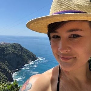 Meet your Posher, Ally